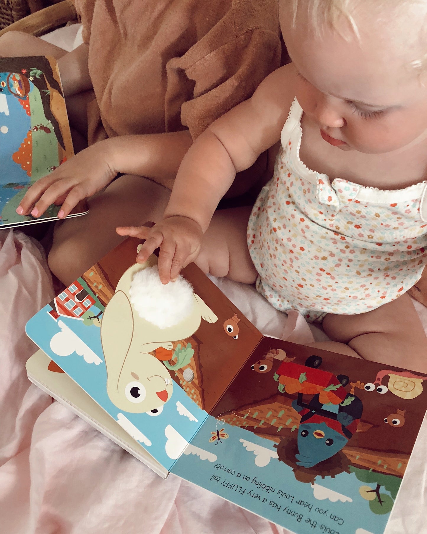 Touch the Cute Animals: Touch, Feel & Listen | AG10